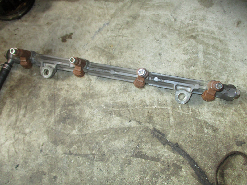 Suzuki DF150 outboard fuel rail and injector set (15751-96J00)