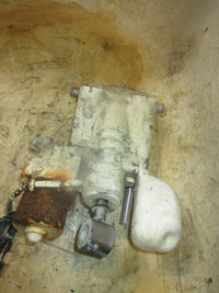 Load image into Gallery viewer, Johnson 120/140hp 2 Stroke outboard Tilt Trim Unit Showa
