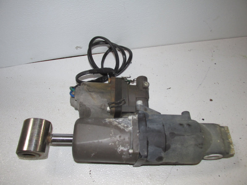 Suzuki DF70 70hp Outboard Tilt Trim Unit