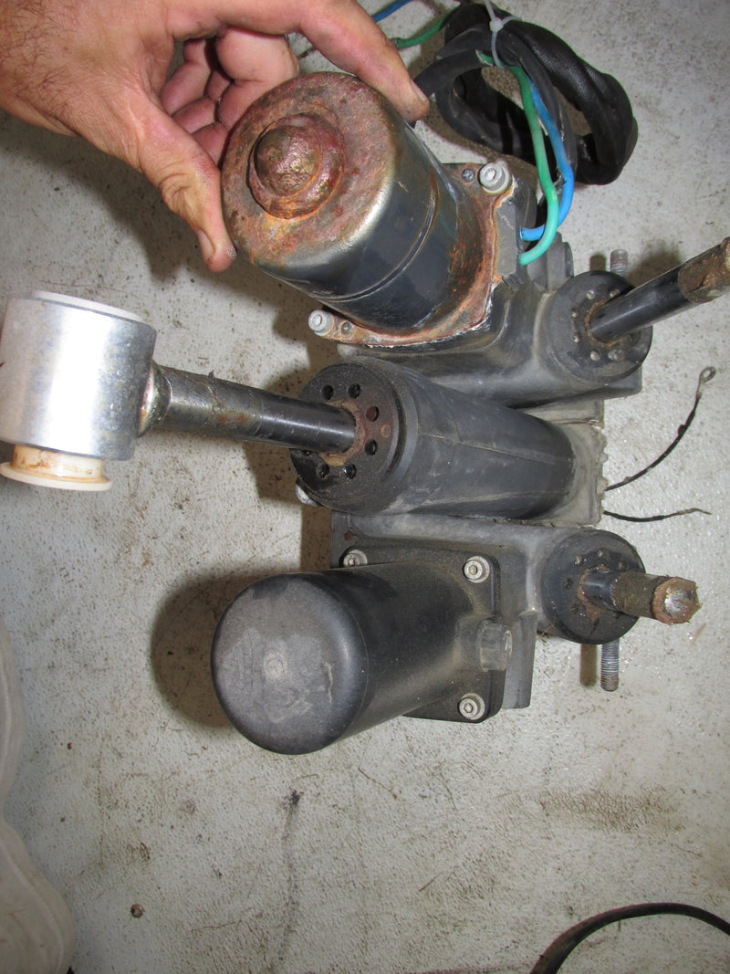 Yamaha 350hp 4 Stroke Outboard Tilt Trim Unit (6AW-43800-05-00)