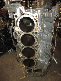 Load image into Gallery viewer, Yamaha 350hp 4 stroke outboard crankcase block (6AW-00)
