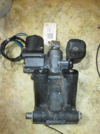 Load image into Gallery viewer, Yamaha 200hp 4 Stroke outboard Tilt Trim Unit Showa
