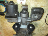 Load image into Gallery viewer, Yamaha 200hp 4 Stroke outboard Tilt Trim Unit Showa
