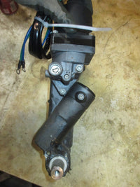 Load image into Gallery viewer, Yamaha 200hp 4 Stroke outboard Tilt Trim Unit Showa
