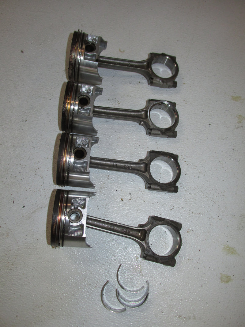 Suzuki DF115 115hp Outboard Piston and Rod Set of 4 (12111-90J01)