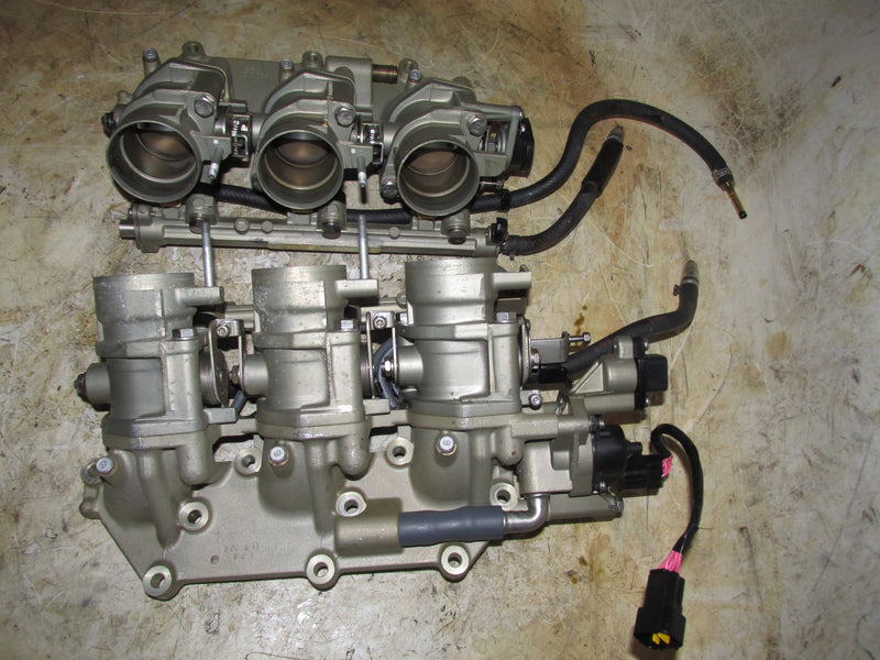 Yamaha 225hp 4 Stroke Outboard Intake Manifold w/Control Unit/Fuel Rail Injector