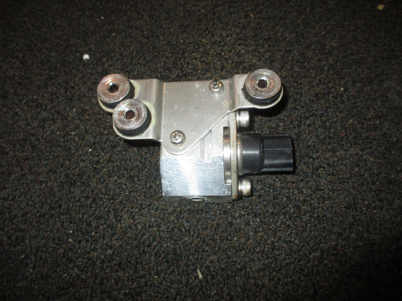 Yamaha HPDI 250hp outboard fuel rail pressure sensor (60V-82380-00-00)