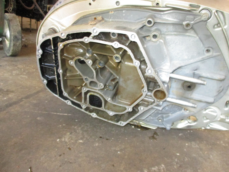 Honda BF90A 90hp 4 stroke outboard upper casing and oil pan (11311-ZW1-000ZA)