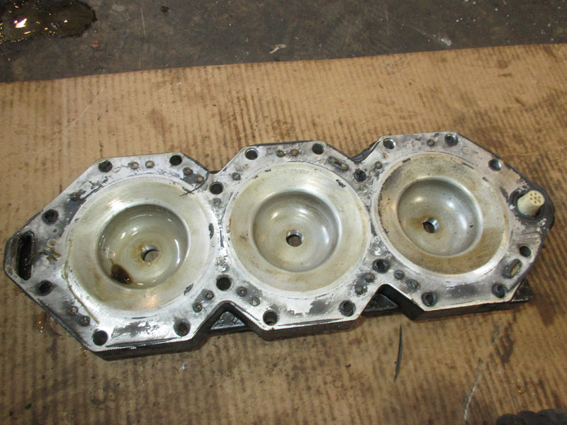 Johnson 175hp 60 degree ocean pro outboard cylinder head (338311)