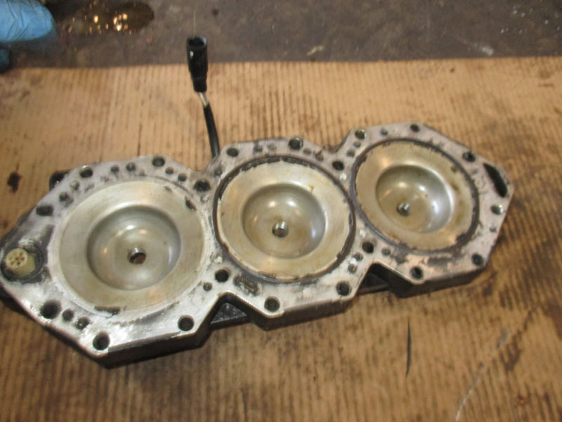 Johnson 175hp 60 degree ocean pro outboard cylinder head (338311)