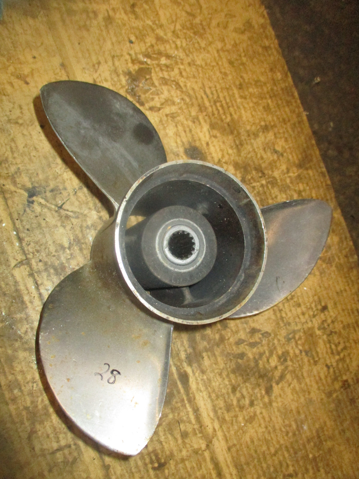 Johnson Evinrude outboard stainless propeller large hub 14.5x19 (389924)