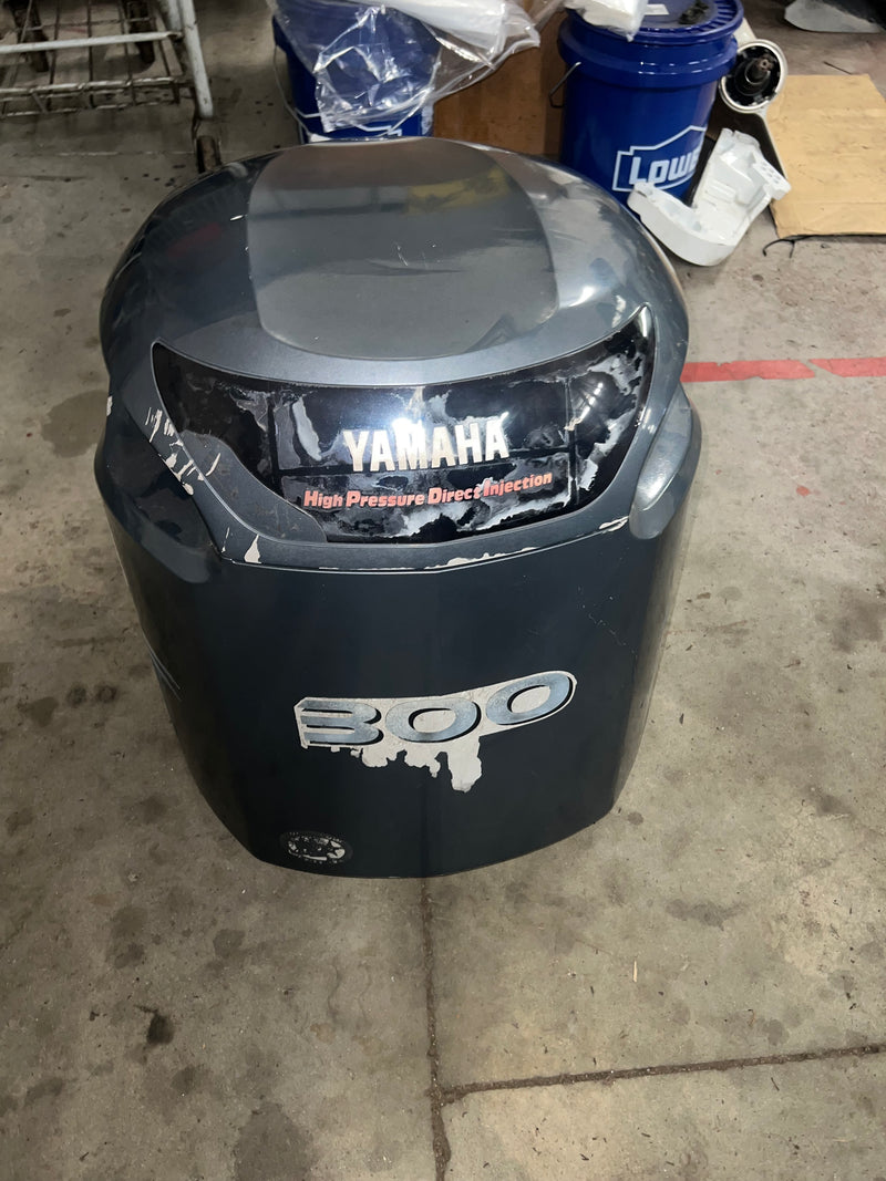 Yamaha 300hp HPDI outboard top cowling