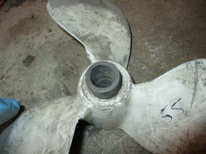 Johnson Evinrude aluminum propeller (10 3/8 x 13 1/4) CRACKED HUB