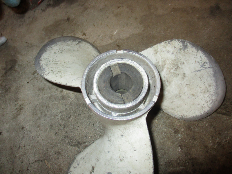 Johnson Evinrude aluminum propeller (10 3/8 x 13 1/4) CRACKED HUB