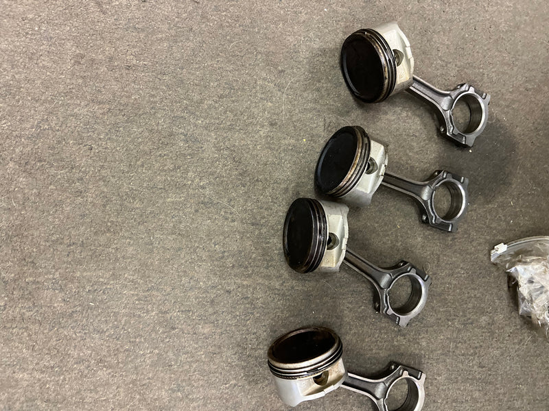 Yamaha 90hp 4 stroke outboard Piston and rod set of 4 (6D8-00)