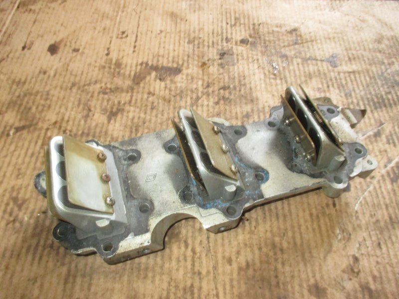 Evinrude 70hp 2 stroke outboard intake manifold with reeds (323689)