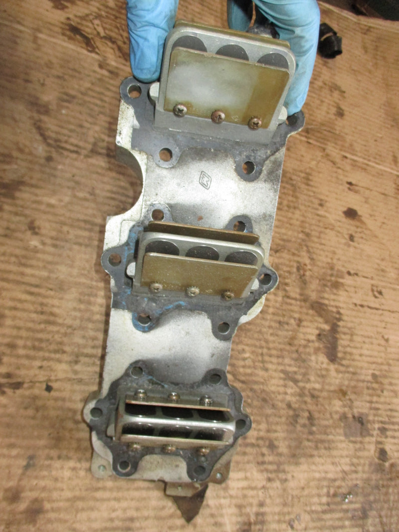 Evinrude 70hp 2 stroke outboard intake manifold with reeds (323689)