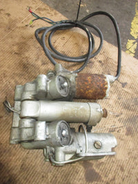 Load image into Gallery viewer, Evinrude 70hp 2 stroke outboard tilt trim unit
