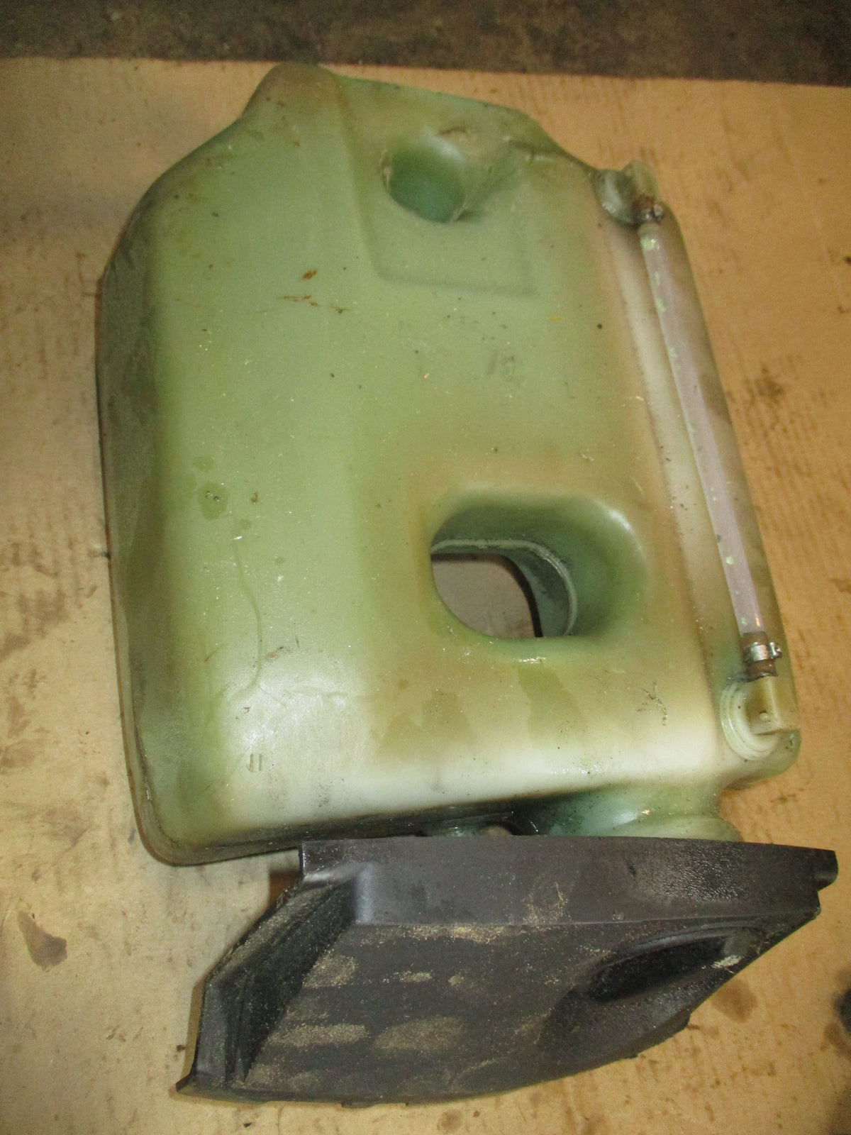 Mercury 40hp 2 stroke outboard oil tank