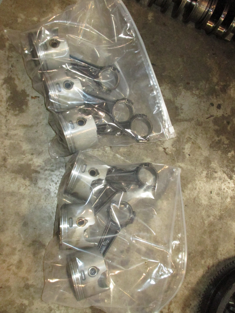 Johnson 150hp 60 Degree 2 stroke outboard Piston & Rod Set of 6 (436242/436243)