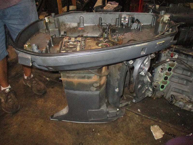 Yamaha HPDI 250hp outboard 25" shaft mid section