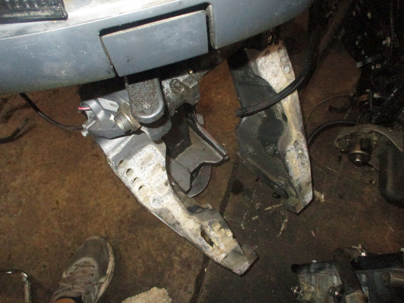 Yamaha HPDI 250hp outboard 25" shaft mid section