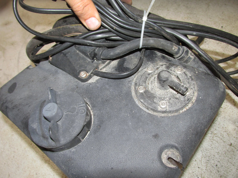 Evinrude Etec 130hp 2 Stroke Outboard Dual Hose BRP Remote Oil Tank
