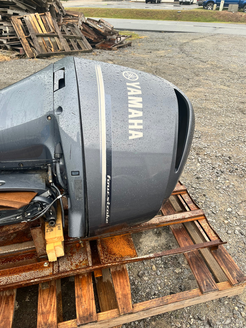 Yamaha 4.2L 300hp 4 stroke outboard Top Cowling