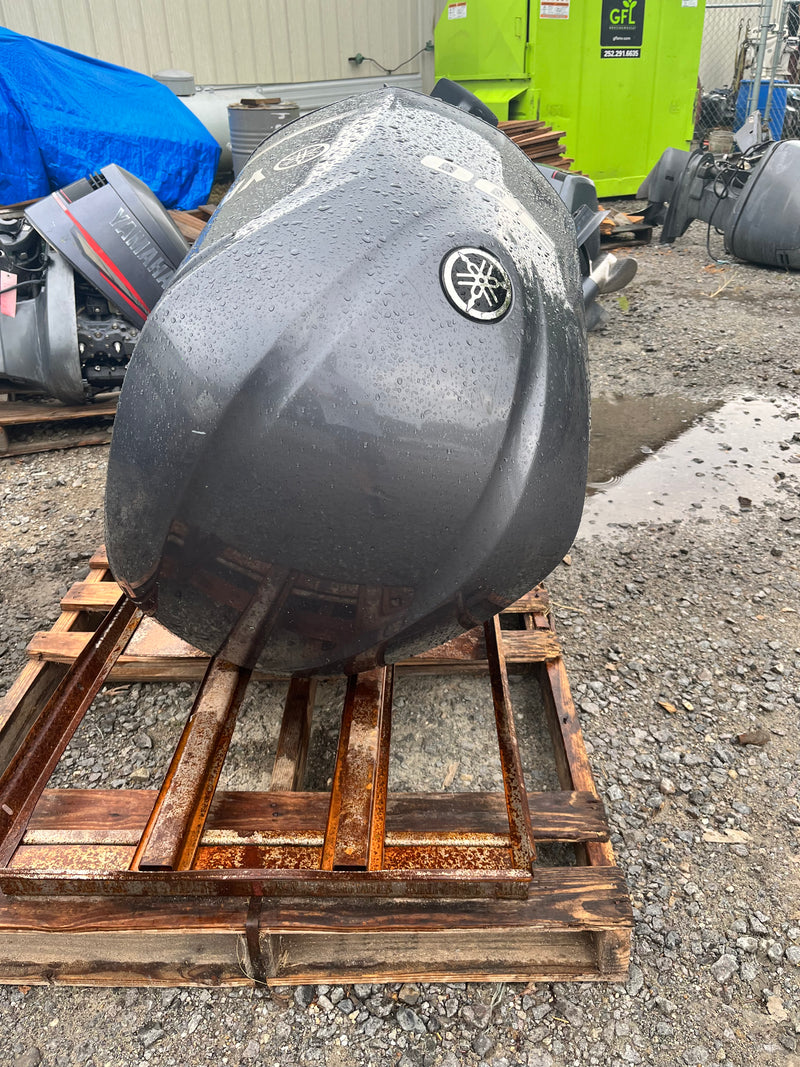Yamaha 4.2L 300hp 4 stroke outboard Top Cowling