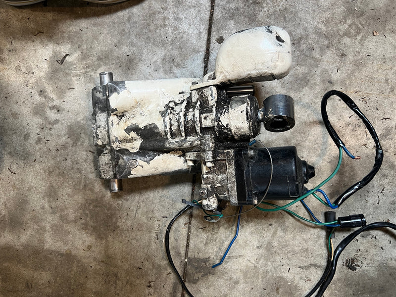 Evinrude 150hp Ocean Pro outboard tilt trim unit PARTS ONLY
