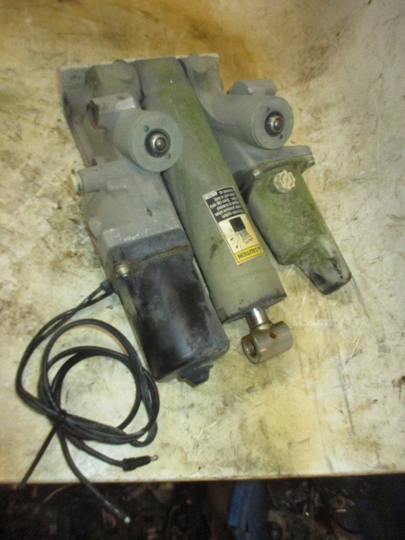 Mercury Optimax 3.0L 200hp 2 stroke outboard Tilt trim unit