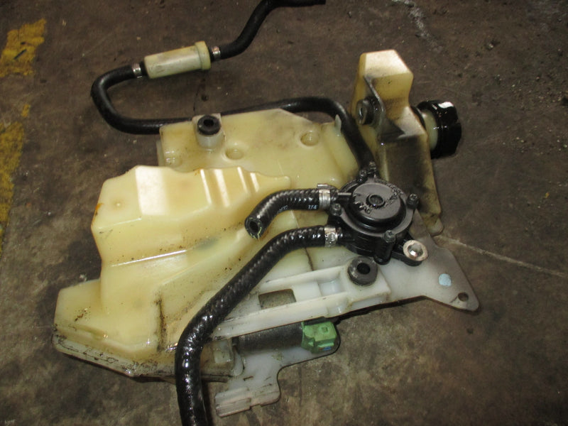 Evinrude 25hp Etec outboard oil tank and pump (5006493)