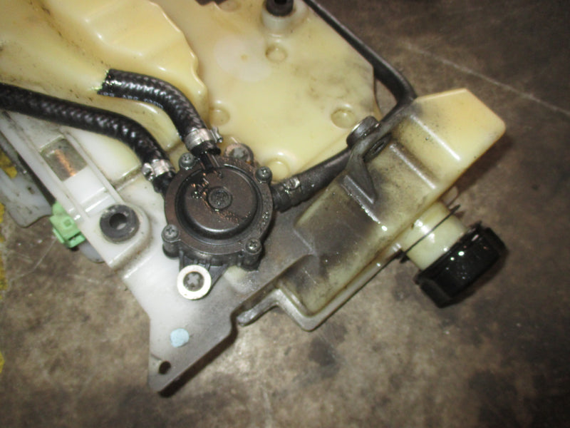 Evinrude 25hp Etec outboard oil tank and pump (5006493)