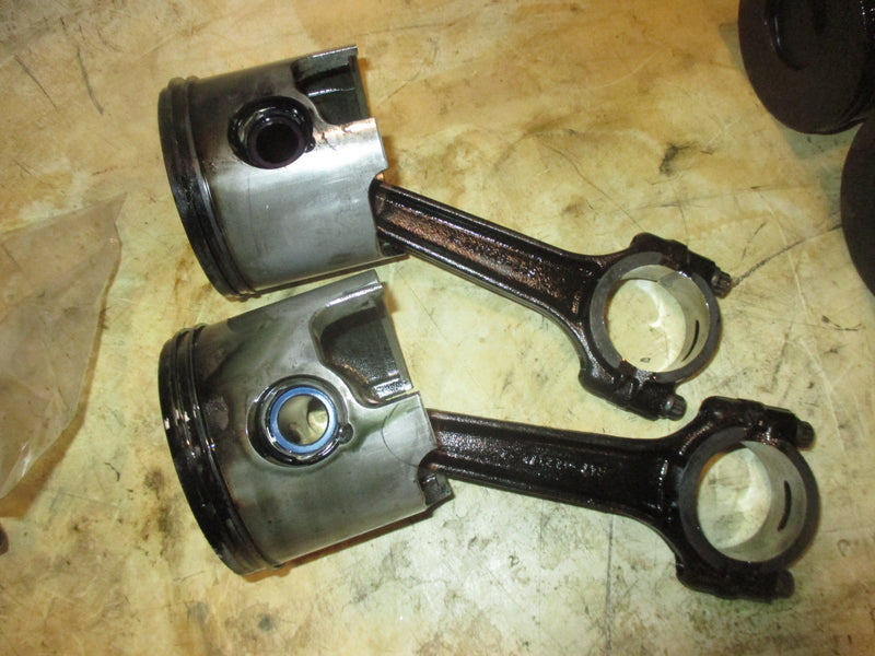 Mercury Optimax 3.0L 200hp 2 stroke outboard starboard piston and rod set of 2