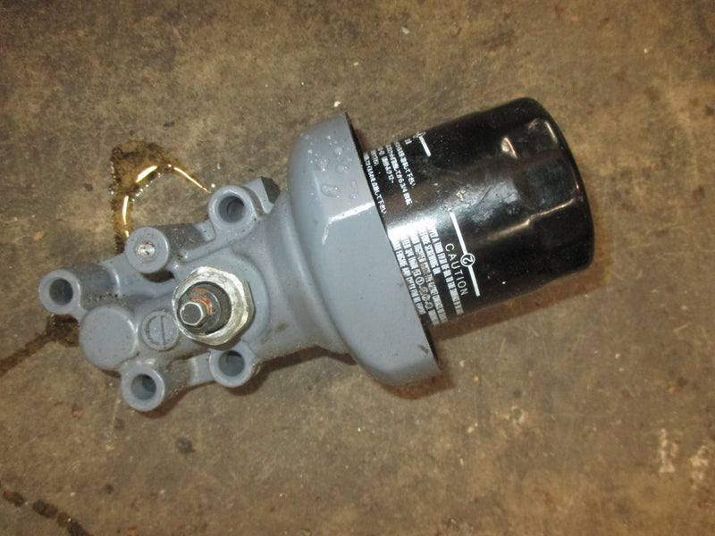 Suzuki DF350A 350hp 4 Stroke Outboard oil filter and connector (16531-98L00)