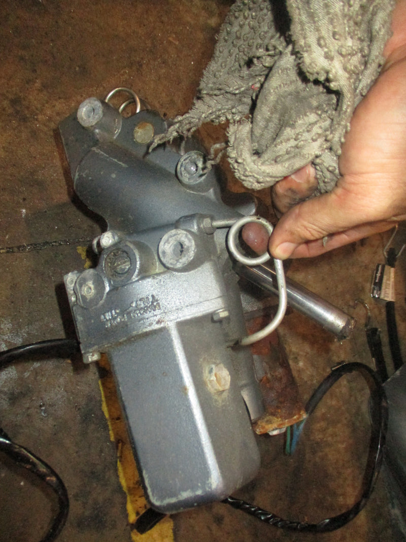 Yamaha 115hp 2 stroke outboard tilt trim unit