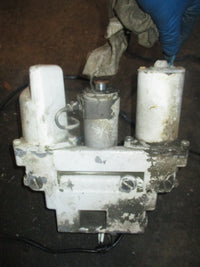 Load image into Gallery viewer, Johnson 150hp 2 stroke outboard tilt trim unit
