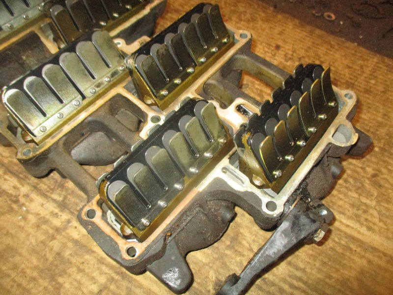 Evinrude 225hp 2 stroke outboard intake manifold w/ reeds (332264)(332243)