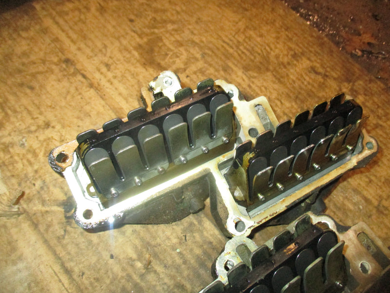 Evinrude 225hp 2 stroke outboard intake manifold w/ reeds (332264)(332243)