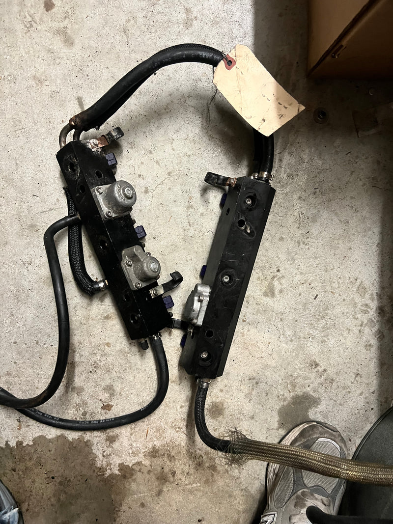 Mercury 2.5L Optimax 150hp 2 stroke Outboard Fuel Rail and Injector Set