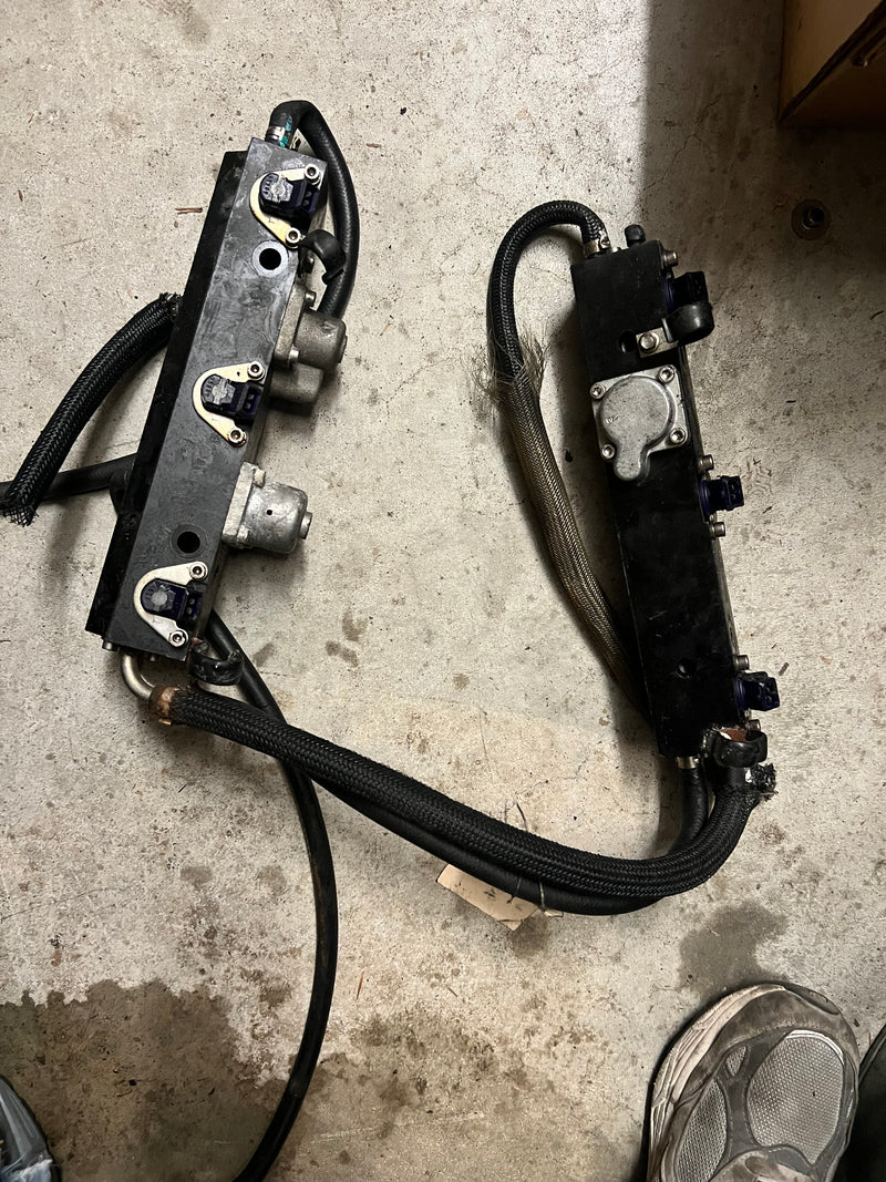 Mercury 2.5L Optimax 150hp 2 stroke Outboard Fuel Rail and Injector Set