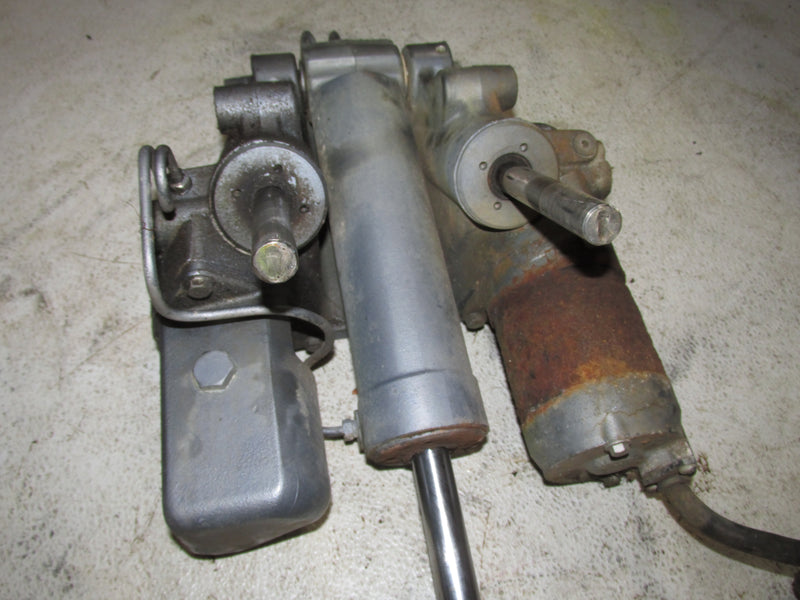Yamaha 200hp 2 Stroke Outboard Tilt trim unit
