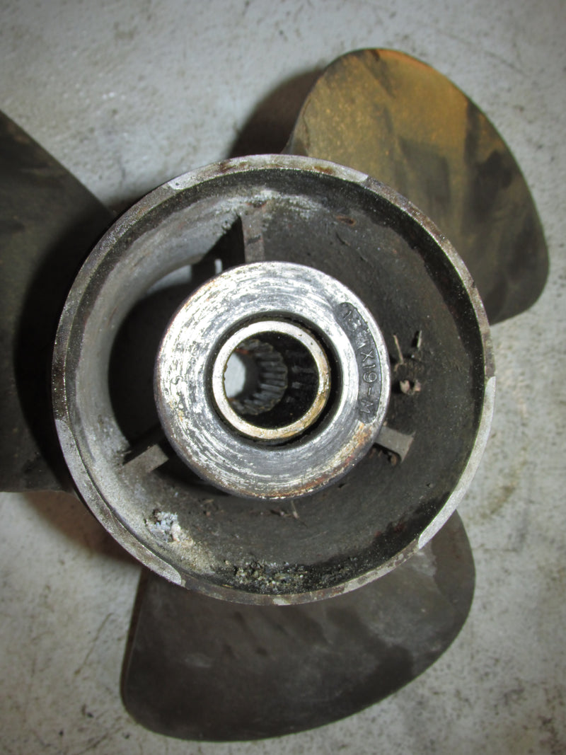 Yamaha 200hp 2 Stroke Outboard Stainless Steel Propellor (13 3/4x19-M)