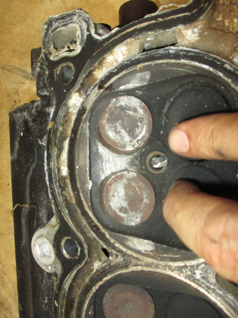 Yamaha/mercury 225hp 4 Stroke outboard port cylinder head (69J-01-PARTS)