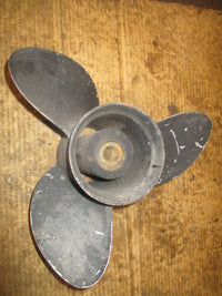 Load image into Gallery viewer, Evinrude 225hp 2 stroke outboard painted steel propeller (389924) 14 1/2 x 19
