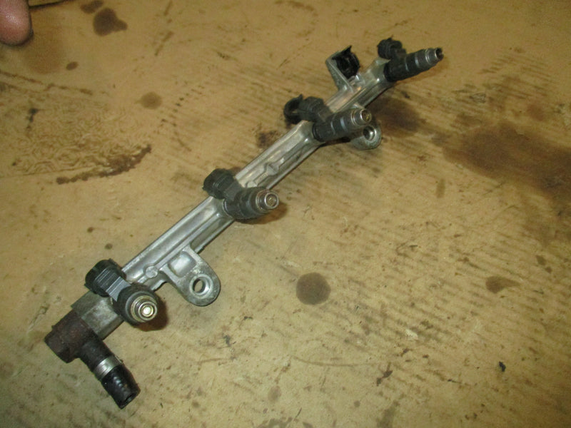Suzuki DF70 outboard Fuel Rail and Injector set 15710-99E00