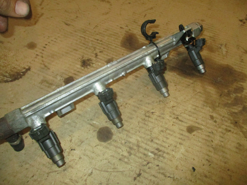 Suzuki DF70 outboard Fuel Rail and Injector set 15710-99E00