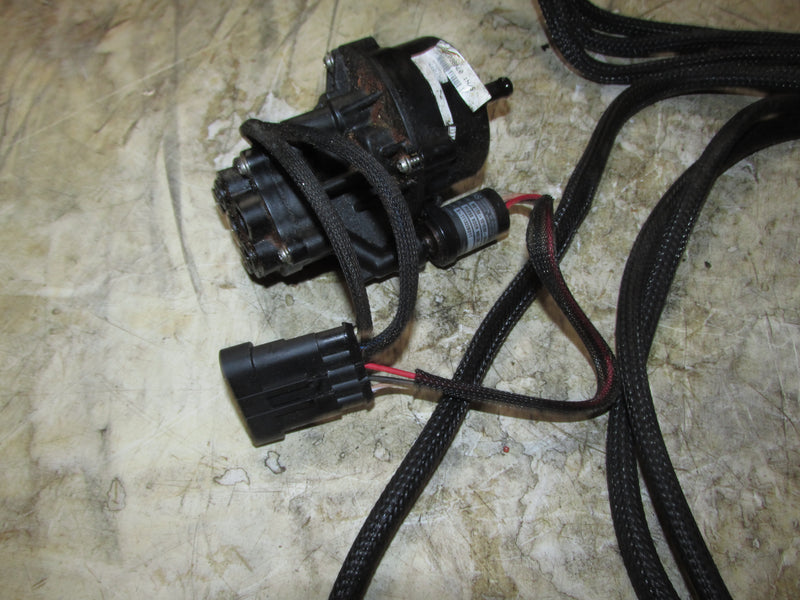 Evinrude Etec 115hp 2 Stroke Outboard Oil Pump and Hoses