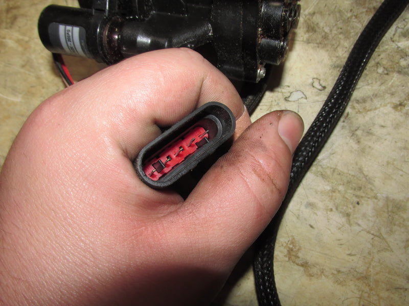Evinrude Etec 115hp 2 Stroke Outboard Oil Pump and Hoses