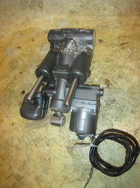 Load image into Gallery viewer, Yamaha 150hp 2 stroke outboard Tilt Trim Unit
